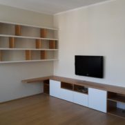 Mobile tv laccato e impiallaciato rovere – viale Regina Giovanna – Milano